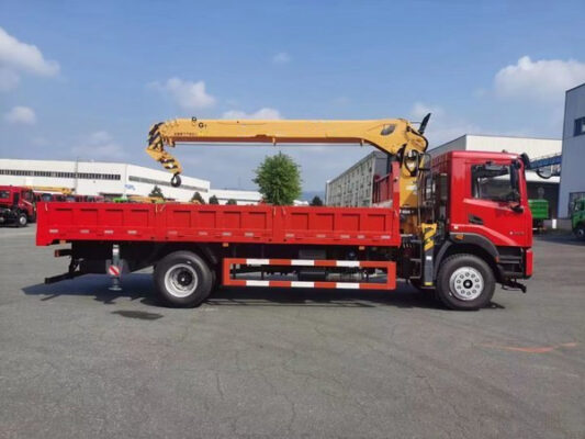 Customize Your Dongfeng Single-Row Truck-Mounted Crane Container Size Body