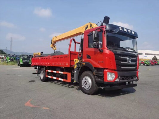 Customize Your Dongfeng Single-Row Truck-Mounted Crane Container Size Front