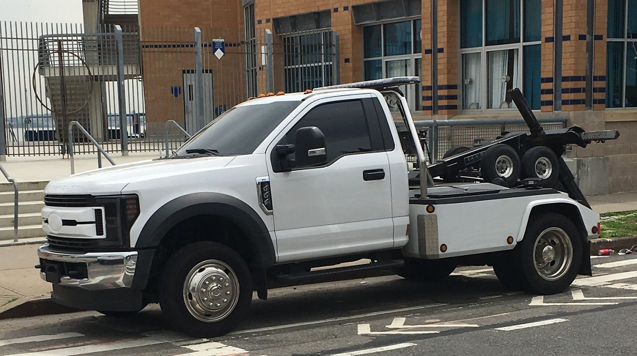 repo tow truck