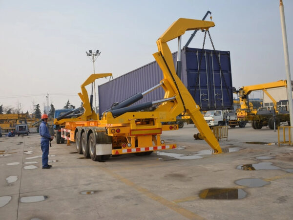 37 Ton Container Semi Trailer with Side Lifter Crane Truck Working
