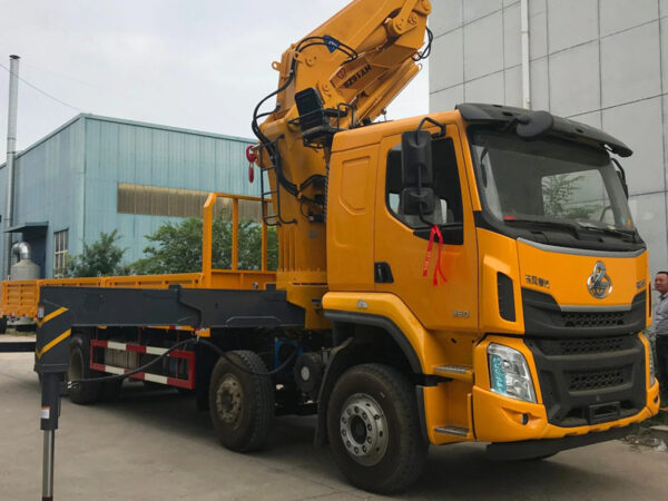 Dongfeng 20 Ton Hydraulic Knuckle Menaha Boom Crane Truck