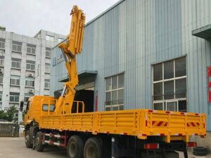 ዶንግፌንግ 20 Ton Hydraulic Knuckle Folded Boom Crane Truck Back