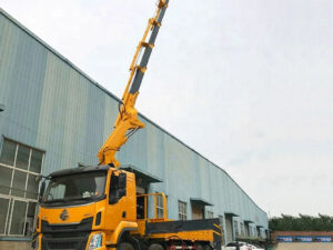 ዶንግፌንግ 20 Ton Hydraulic Knuckle Folded Boom Crane Truck Lifting