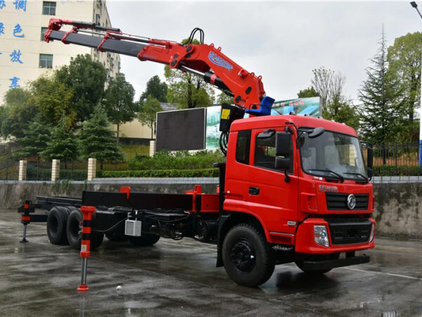 DONGFENG Chassis 20 Ton Knuckle Boom Hydraulic Crane Truck Right Head