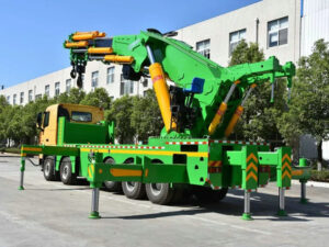 HOWO 130 Ton Knuckle Boom Folding Crane Truck Green