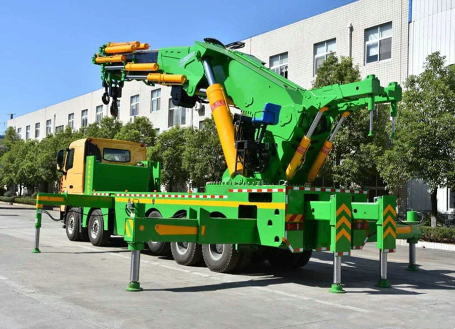 HOWO 130 Ton Knuckle Boom Folding Crane Truck Green HOWO 130 Ton Knuckle Boom Folding Crane Truck Green