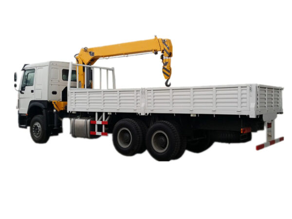 Sinotruck HOWO 12 Ton Hydraulic Telescopic Boom Crane Truck Crane