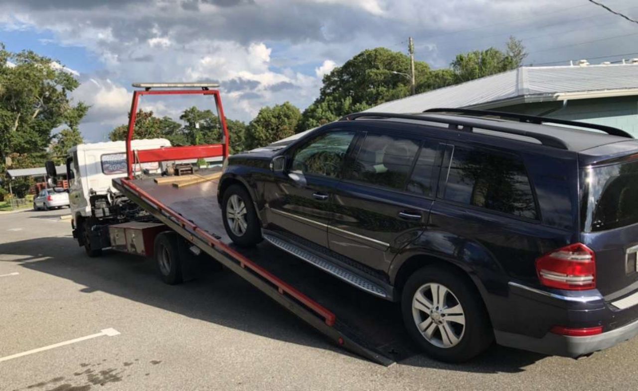 Flatbed tow truck (2)