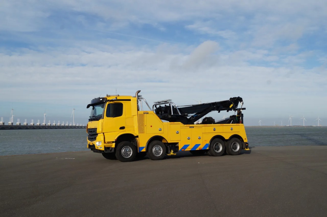 Rotator Tow Truck Success in Gabon: Latest Towing Achievements Tow Crane, image size:1280x851