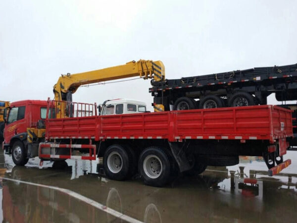 SHACMAN 16 Ton Telescopic Boom Crane Loader Crane Working