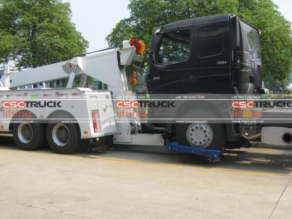 SINOTRUK 2 Ton Wrecker Tow Truck White Tractor