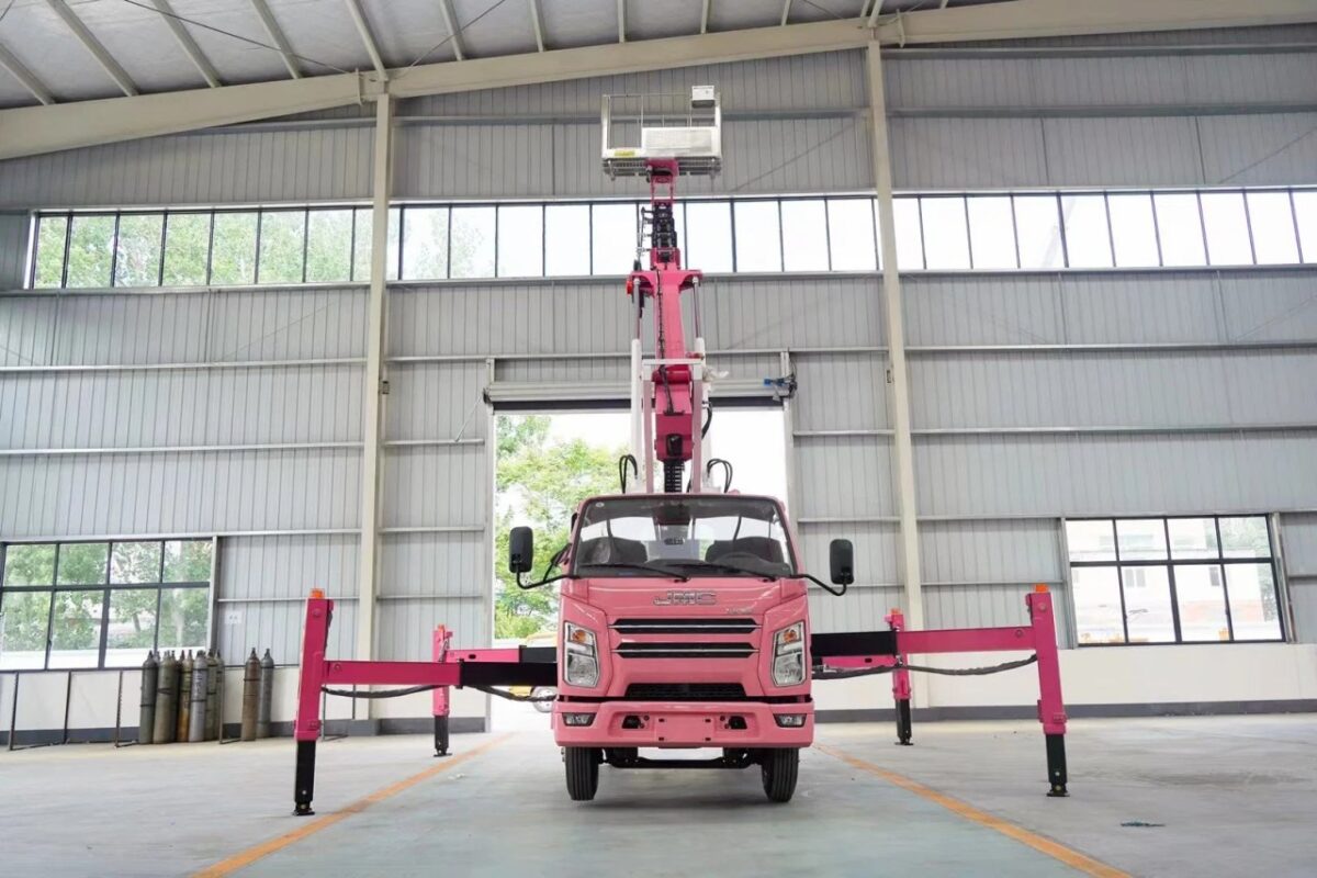 32m Insulated Bucket Lift Truck (6)