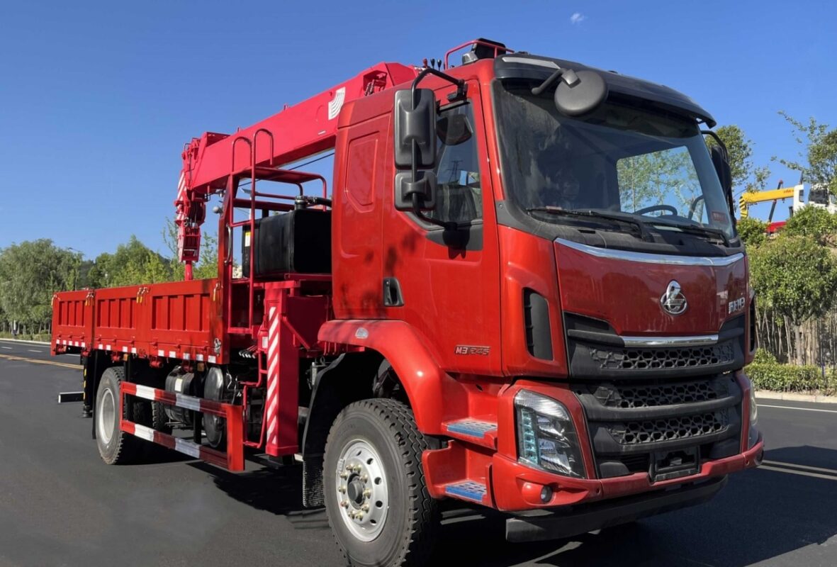 6 wheelers 10 ton truck telescopic crane tow crane