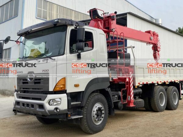 HINO 10 Teleskopický jeřáb Tun Truck (2)