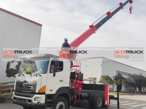 HINO 10 Teleskopický jeřáb Tun Truck (4)