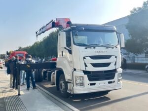 ISUZU GIGA TSI 6 Ton Knuckle Boom Crane (2)