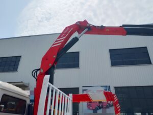 ISUZU GIGA TSI 6 Ton Knuckle Boom Crane (3)