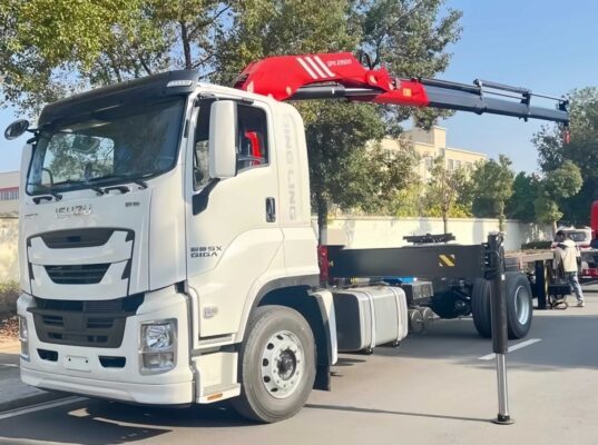 ISUZU GIGA 6 טון קנוקל בום קריין