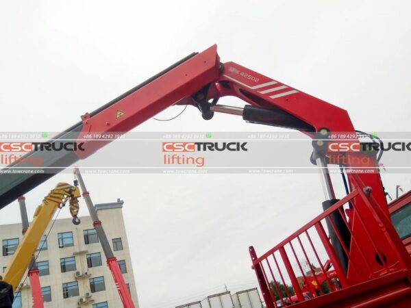 SHACMAN M3000 15 Ton Knuckle Boom Crane (4)