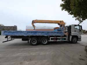 Вантажівка ISUZU GIGA з краном 10T XCMG