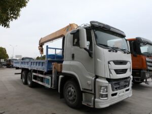 Вантажівка ISUZU GIGA з краном 10T XCMG