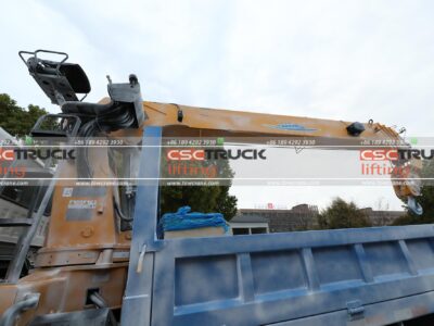 ISUZU GIGA Truck with 10T XCMG Crane