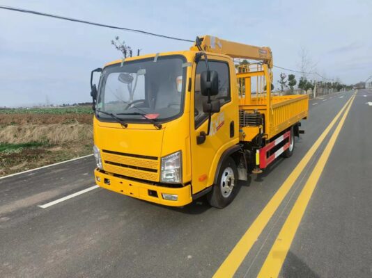 የጭነት መኪና ከ 3.2T XCMG ክሬን ጋር