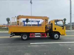 FAW Truck With 3.2T XCMG Crane
