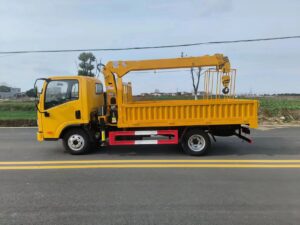 FAW Truck With 3.2T XCMG Crane
