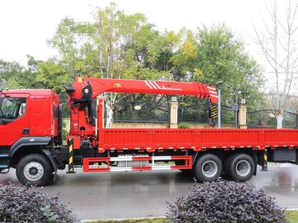 Chenglong H5 270Horsepower 6X2 25Ton Truck Mounted Crane Vehicle
