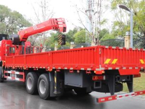 Chenglong H5 270Horsepower 6X2 25Ton Rori Yakaiswa Crane Vehicle