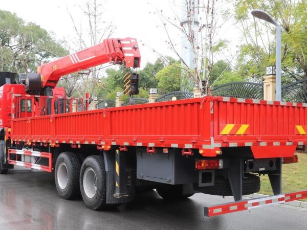 Chenglong H5 270Horsepower 6X2 25Ton Truck Mounted Crane Vehicle