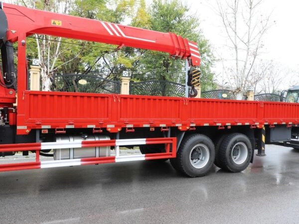 Chenglong H5 270Horsepower 6X2 25Ton Truck Mounted Crane Vehicle
