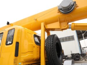 ዳጂንጋንግ ES5 190 የፈረስ ጉልበት 4X2 24 ቶን 10 ሜትር የጭነት መኪና ክሬን
