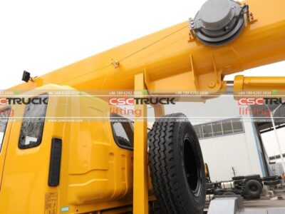 Dajingang ES5 190 horsepower 4X2 24 tons 10-meter truck crane
