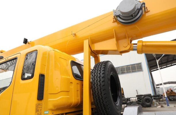 ዳጂንጋንግ ES5 190 የፈረስ ጉልበት 4X2 24 ቶን 10 ሜትር የጭነት መኪና ክሬን