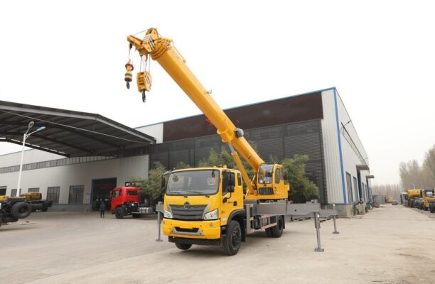 Dajingang ES5 190 horsepower 4X2 24 matani 10-mita rori crane