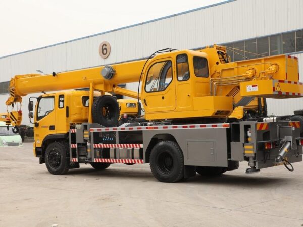 Dajingang Es5 190Horsepower 4X2 24Ton Truck Crane