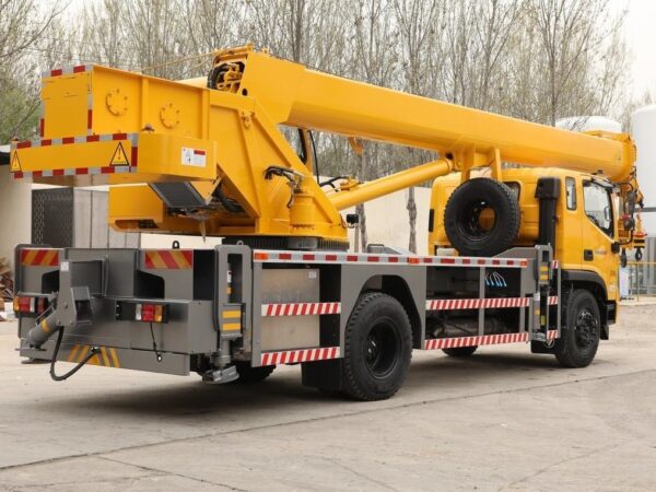 Dajingang Es5 190Horsepower 4X2 24Ton Truck Crane