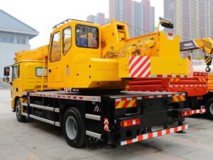 Delong L3000 185Horsepower 4X2 17Ton Truck Crane