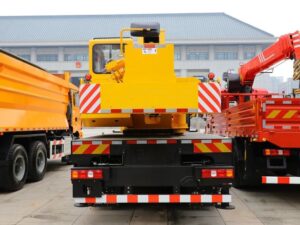 Delong L3000 185Horsepower 4X2 17Ton Truck Crane
