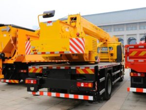 Delong L3000 185Horsepower 4X2 17Ton Truck Crane