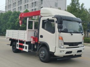 Fengchi 4X2 120-Horsepower 4.5Ton Truck Mounted Crane