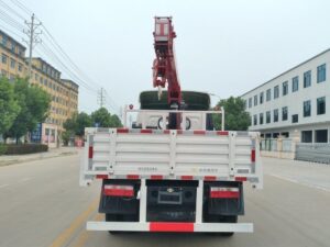 Fengchi 4X2 120-Horsepower 4.5Ton Truck Mounted Crane