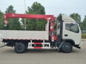 Fengchi 4X2 120-Horsepower 4.5Ton Truck Mounted Crane
