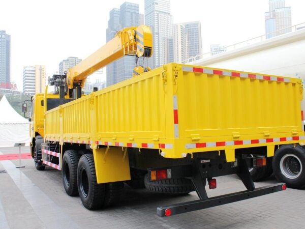 Genlyon C500 450Horsepower 8X4 31Ton Truck Mounted Crane Vehicle