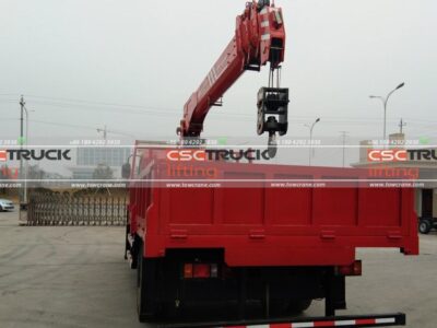 Haoman H3 129Horsepower 4X2 4.5Ton Truck Mounted Crane