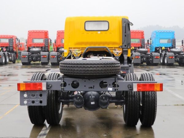 Camion-grue Huashen D912 de 12 tonnes et 9 mètres