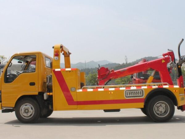 Isuzu 600P 130Horsepower 4X2 Wrecker