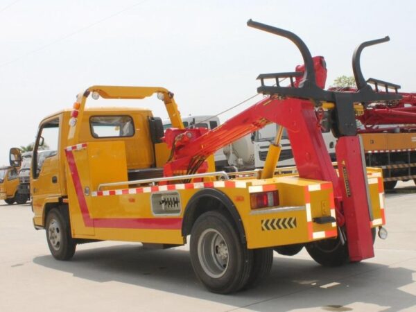 Isuzu 600P 130Horsepower 4X2 Wrecker